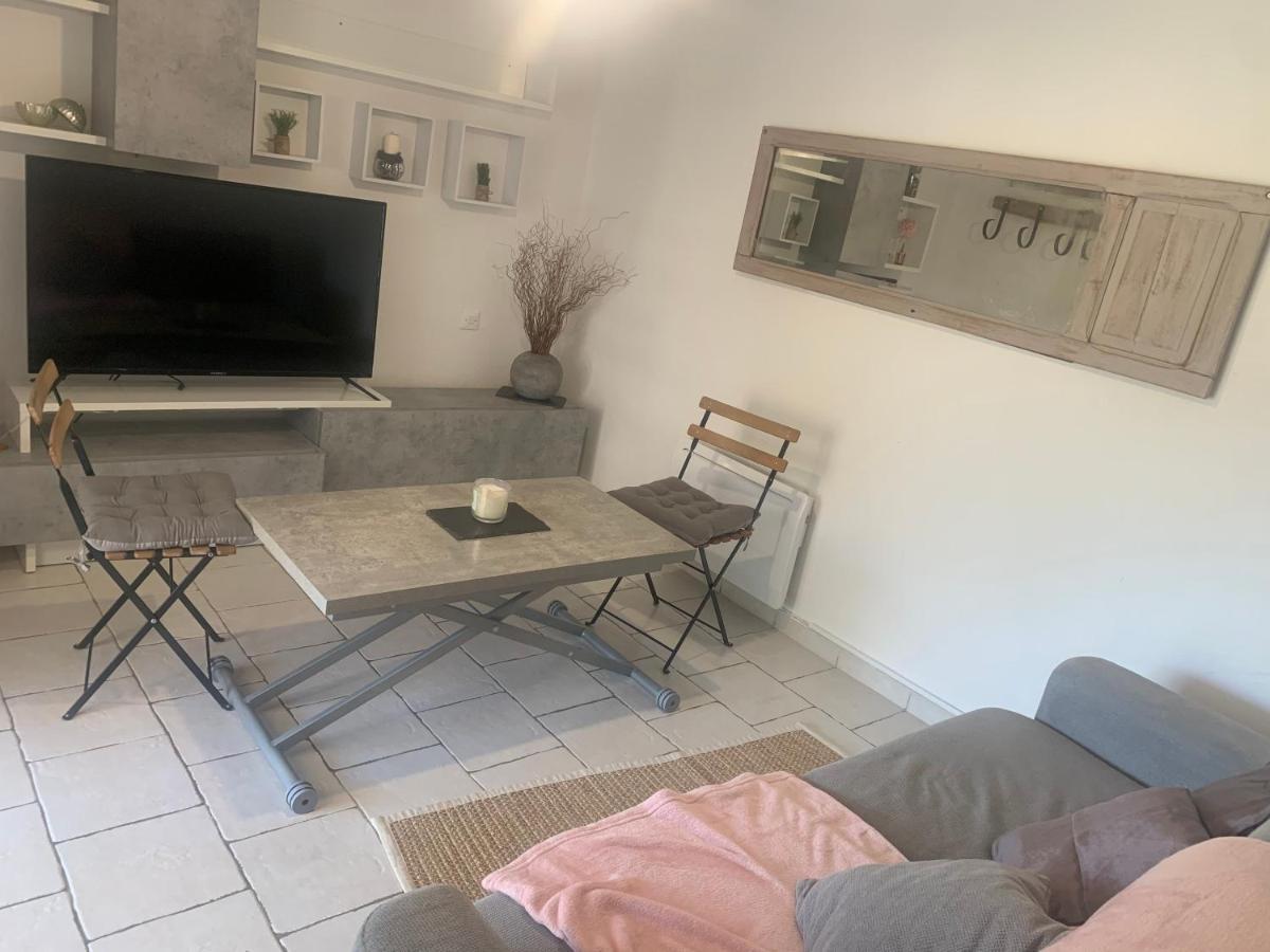Charmante Maison Avec Piscine Гурдон Екстериор снимка